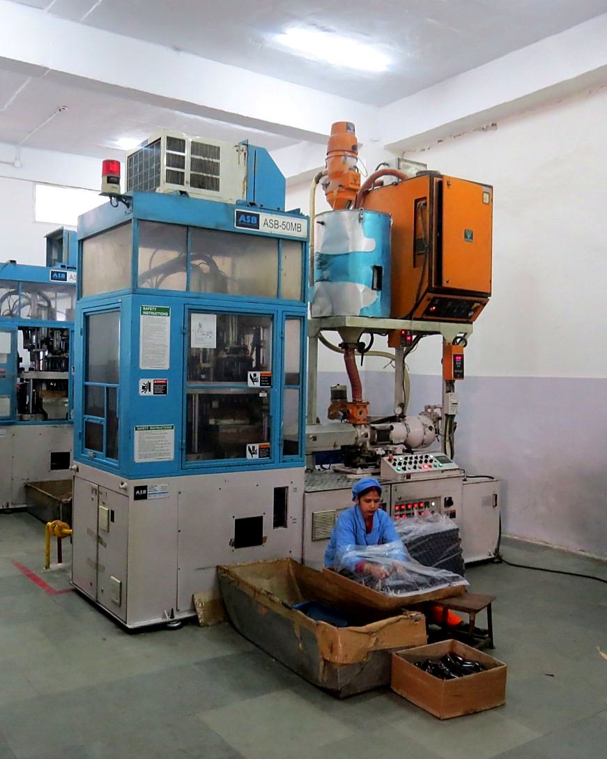 Stretch blow moulding machine
